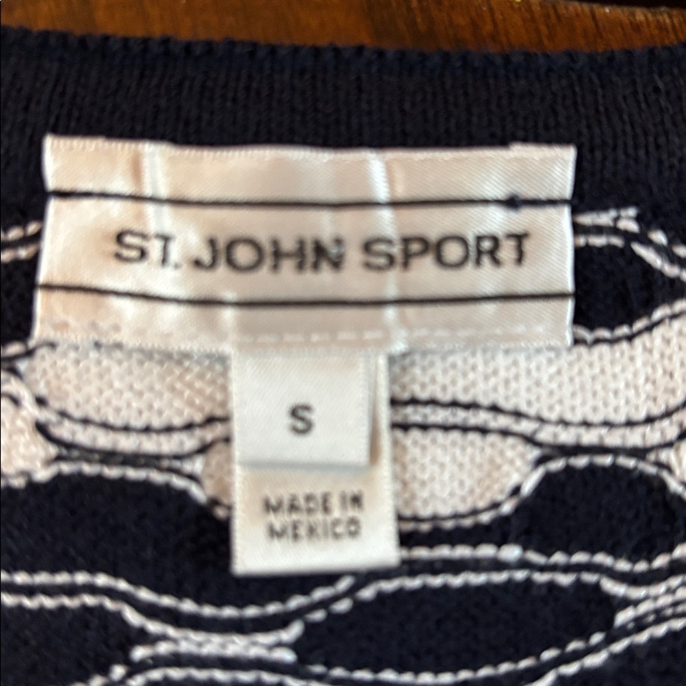 St. John Navy and White Patterned Sweater Vest - Picture 4 of 8